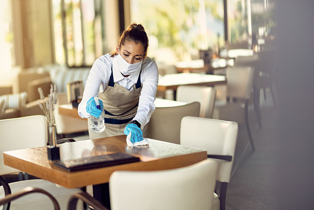 ¿Cómo debe ser la limpieza en un restaurante?